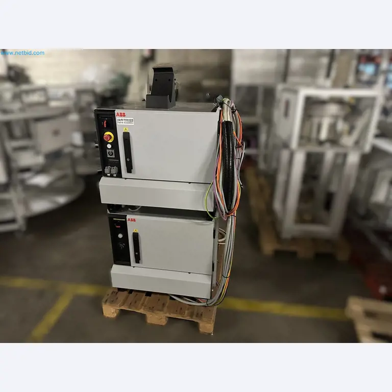 Well-maintained injection molding machines from Swiss production-4