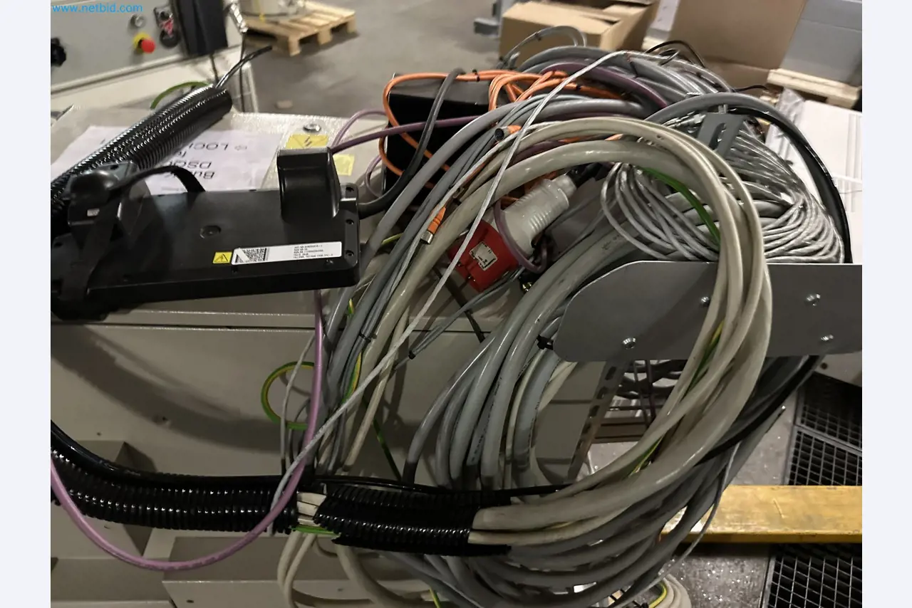 Well-maintained injection molding machines from Swiss production-10