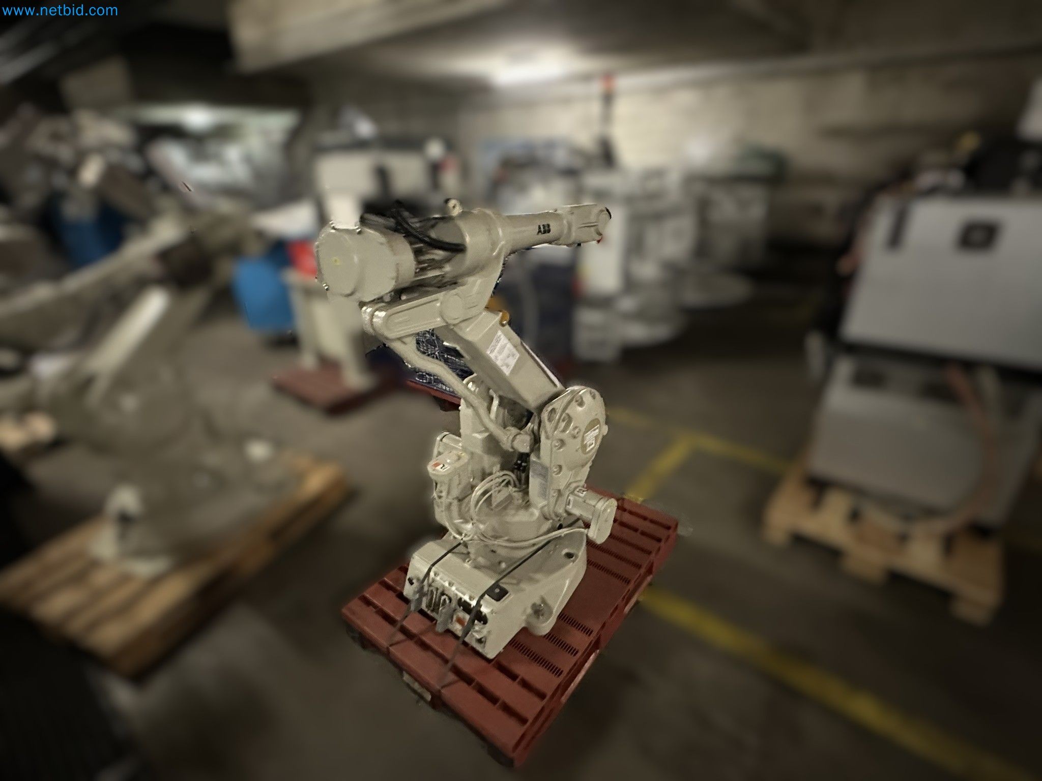 Well-maintained injection molding machines from Swiss production-2