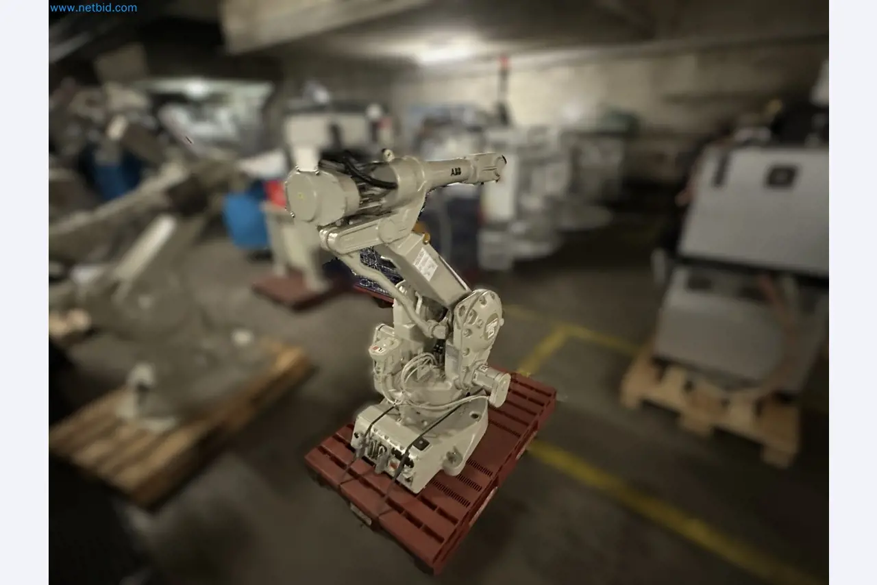 Well-maintained injection molding machines from Swiss production-2