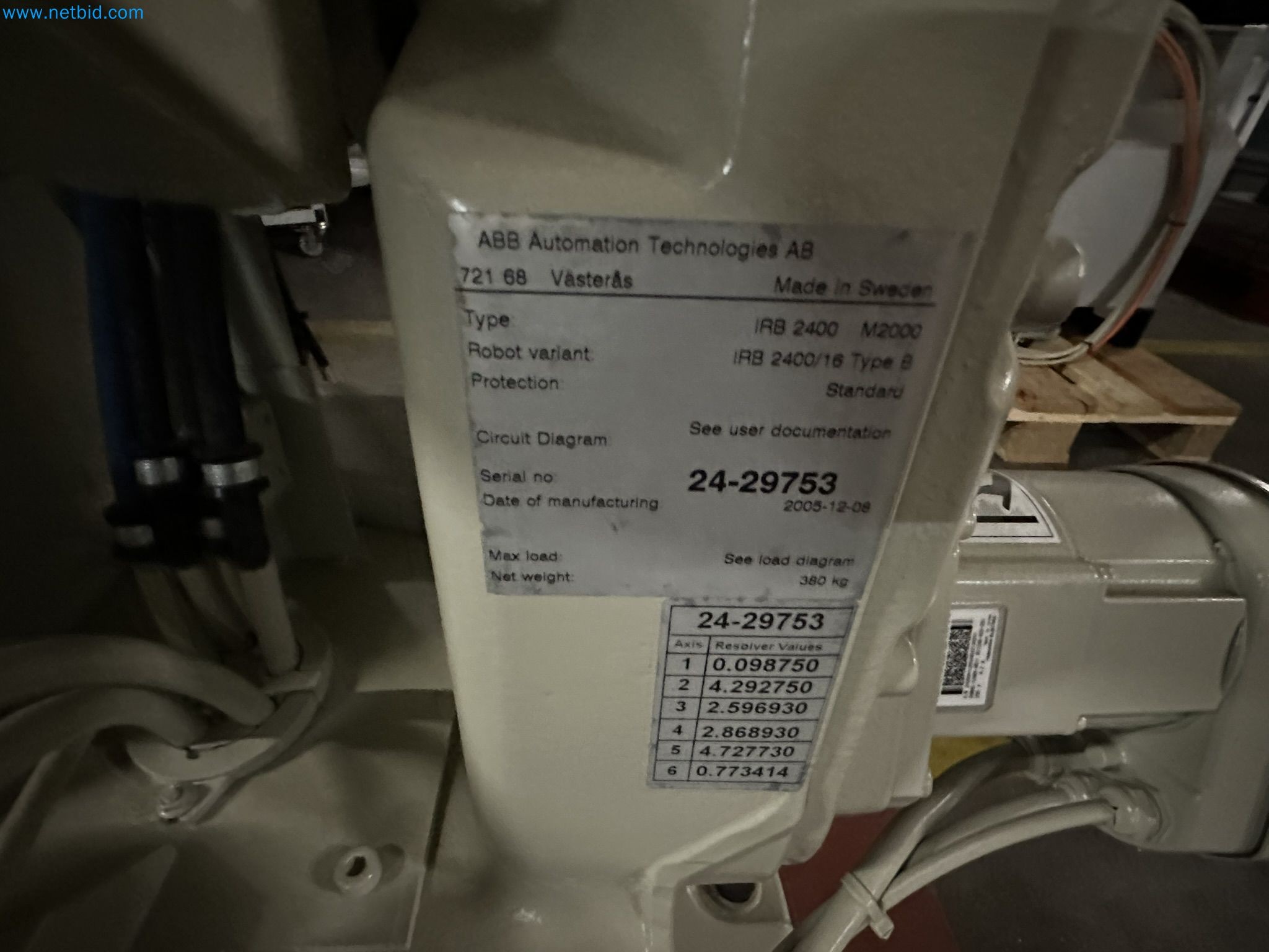 Well-maintained injection molding machines from Swiss production-3