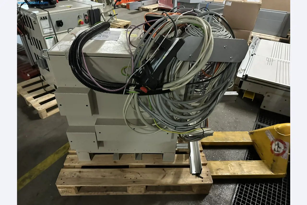 Well-maintained injection molding machines from Swiss production-5