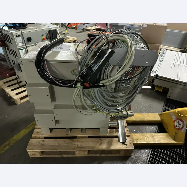 Well-maintained injection molding machines from Swiss production-5