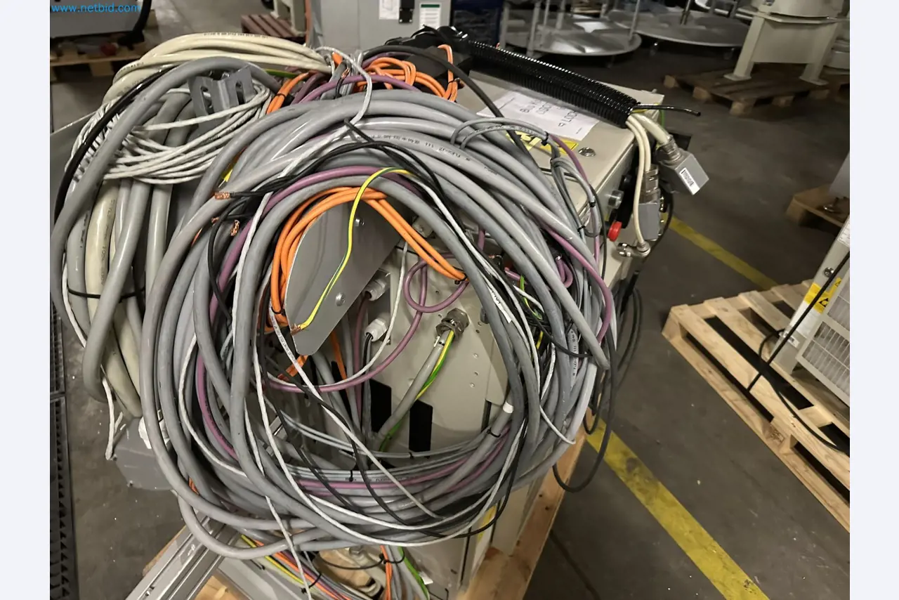 Well-maintained injection molding machines from Swiss production-6