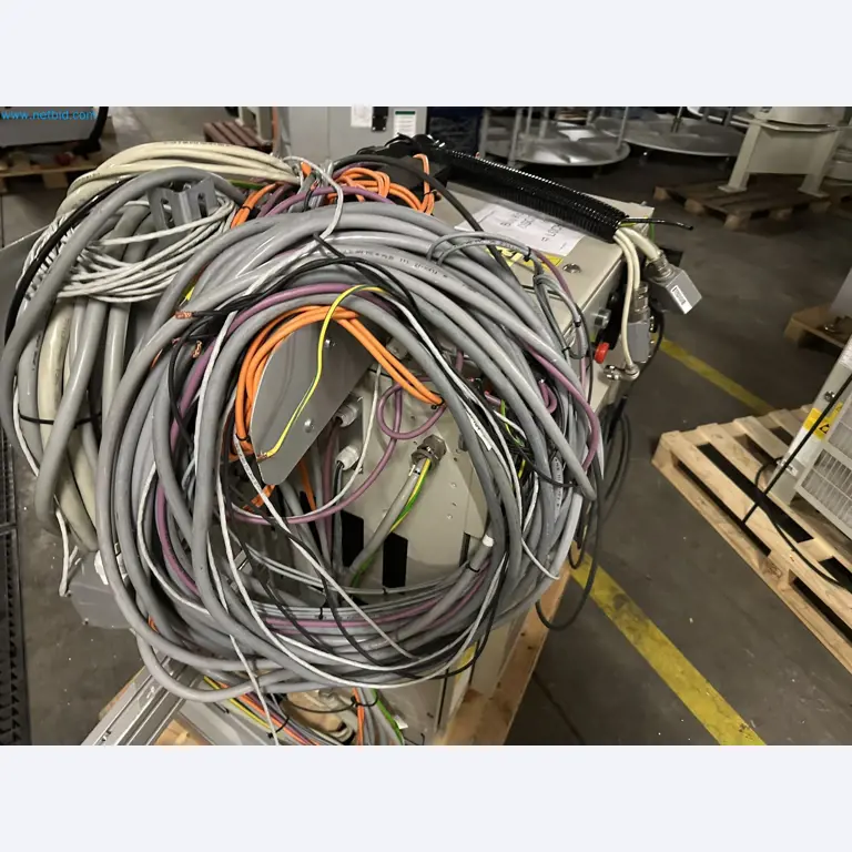 Well-maintained injection molding machines from Swiss production-6