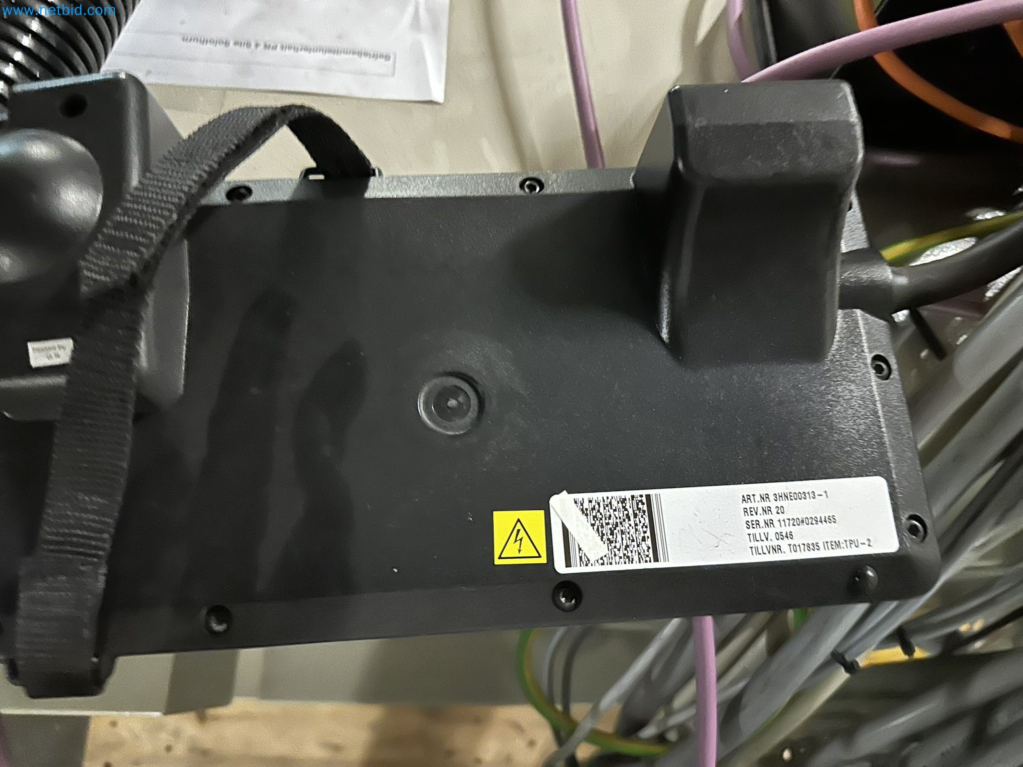 Well-maintained injection molding machines from Swiss production-7