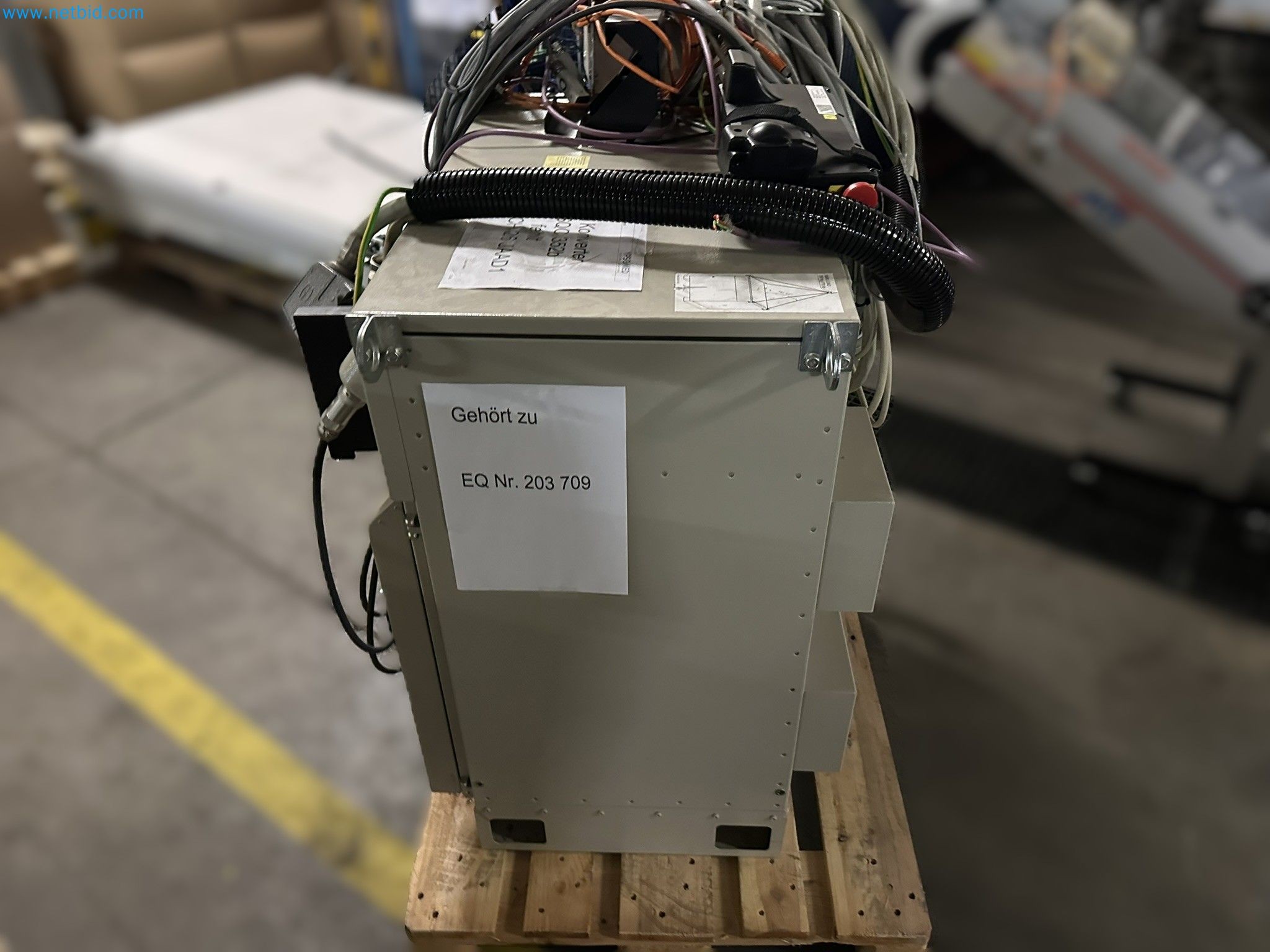 Well-maintained injection molding machines from Swiss production-9