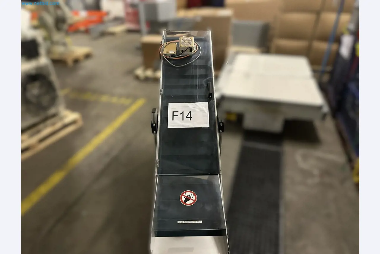 Well-maintained injection molding machines from Swiss production-2