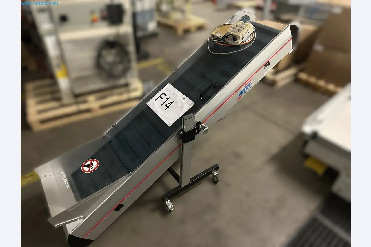 Well-maintained injection molding machines from Swiss production-3