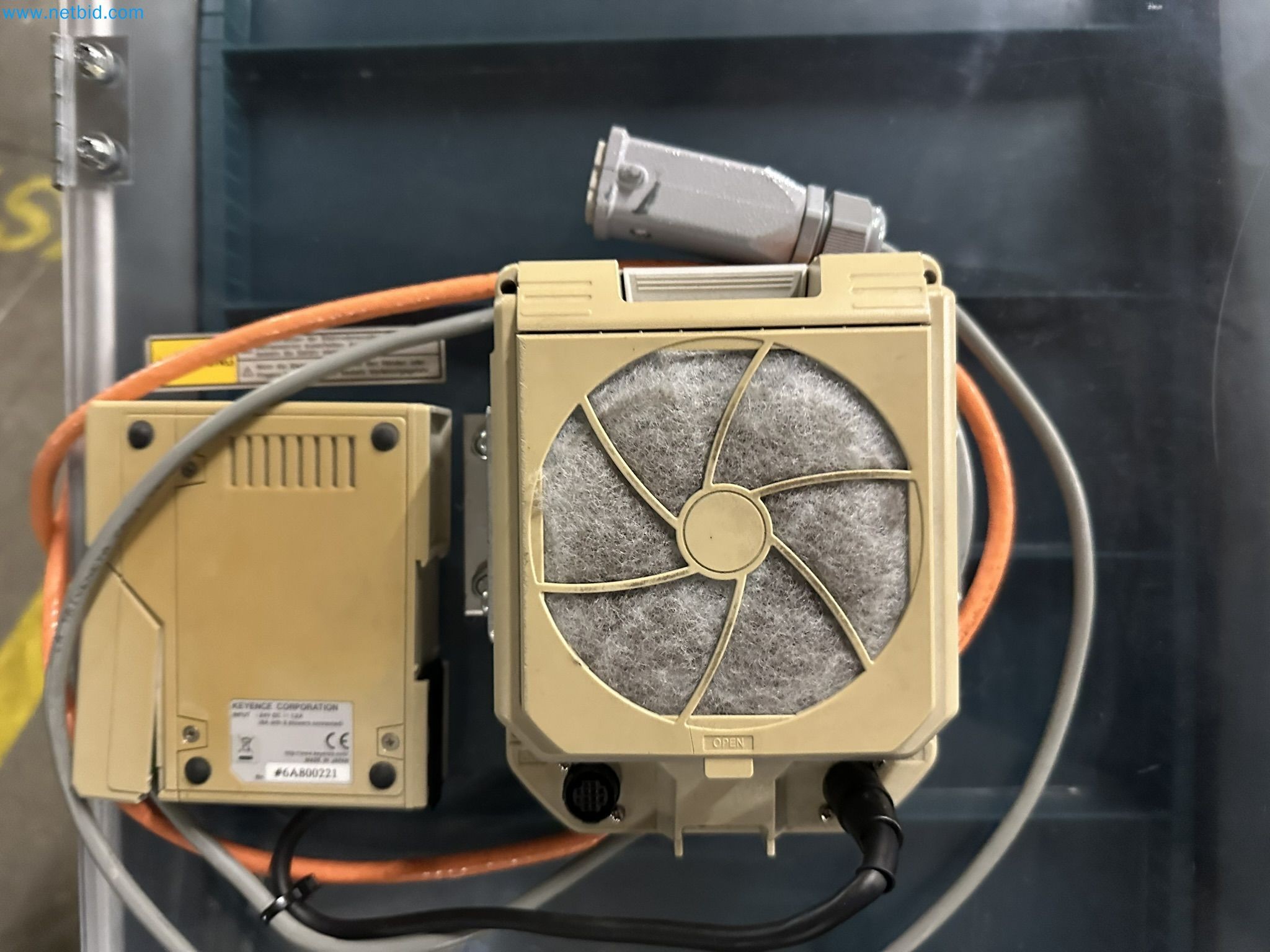 Well-maintained injection molding machines from Swiss production-5