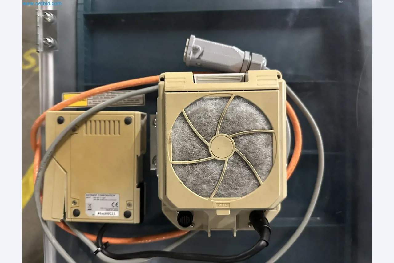 Well-maintained injection molding machines from Swiss production-5