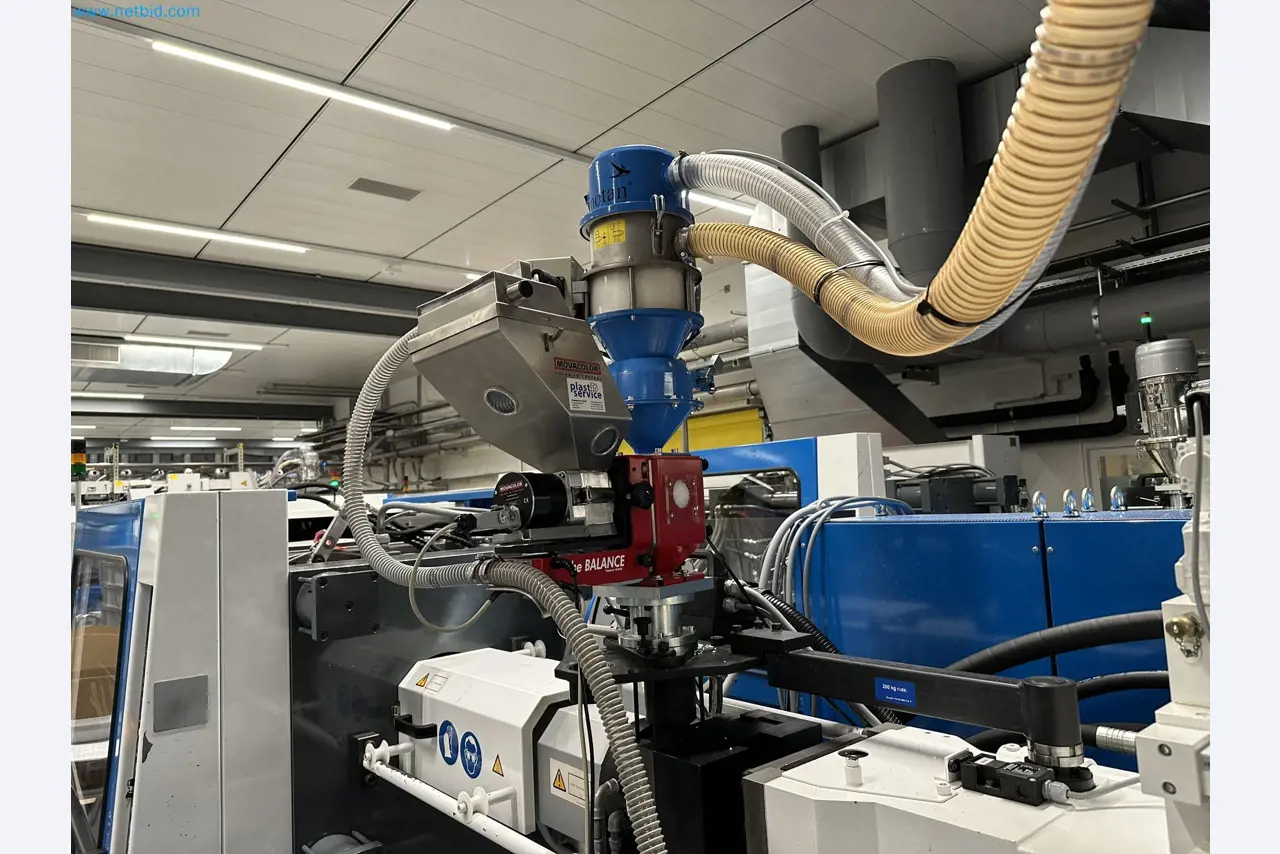 Well-maintained injection molding machines from Swiss production-11
