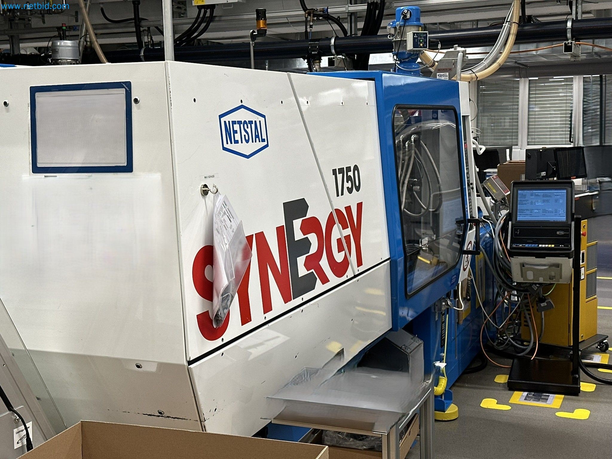Well-maintained injection molding machines from Swiss production-2