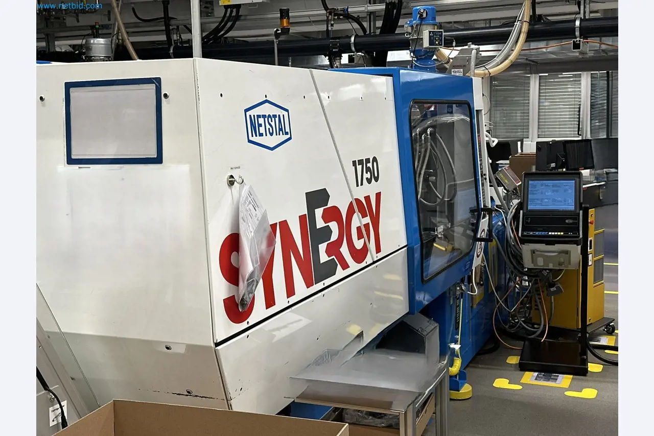 Well-maintained injection molding machines from Swiss production-2