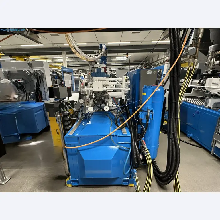 Well-maintained injection molding machines from Swiss production-3