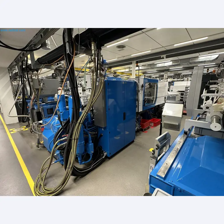 Well-maintained injection molding machines from Swiss production-4