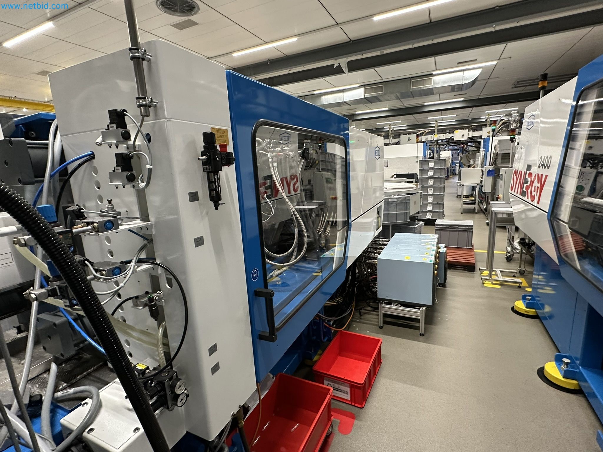 Well-maintained injection molding machines from Swiss production-5