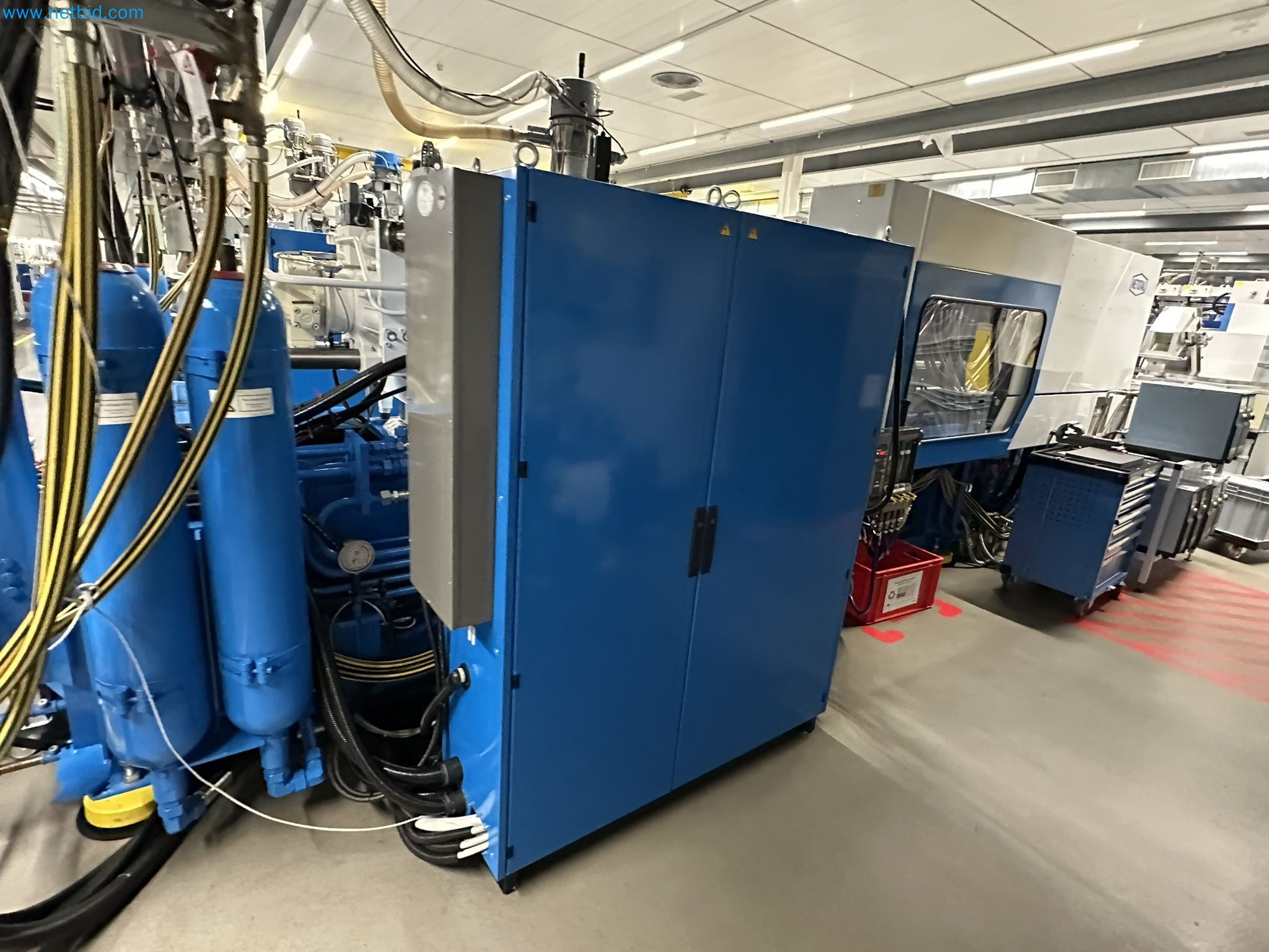 Well-maintained injection molding machines from Swiss production-10