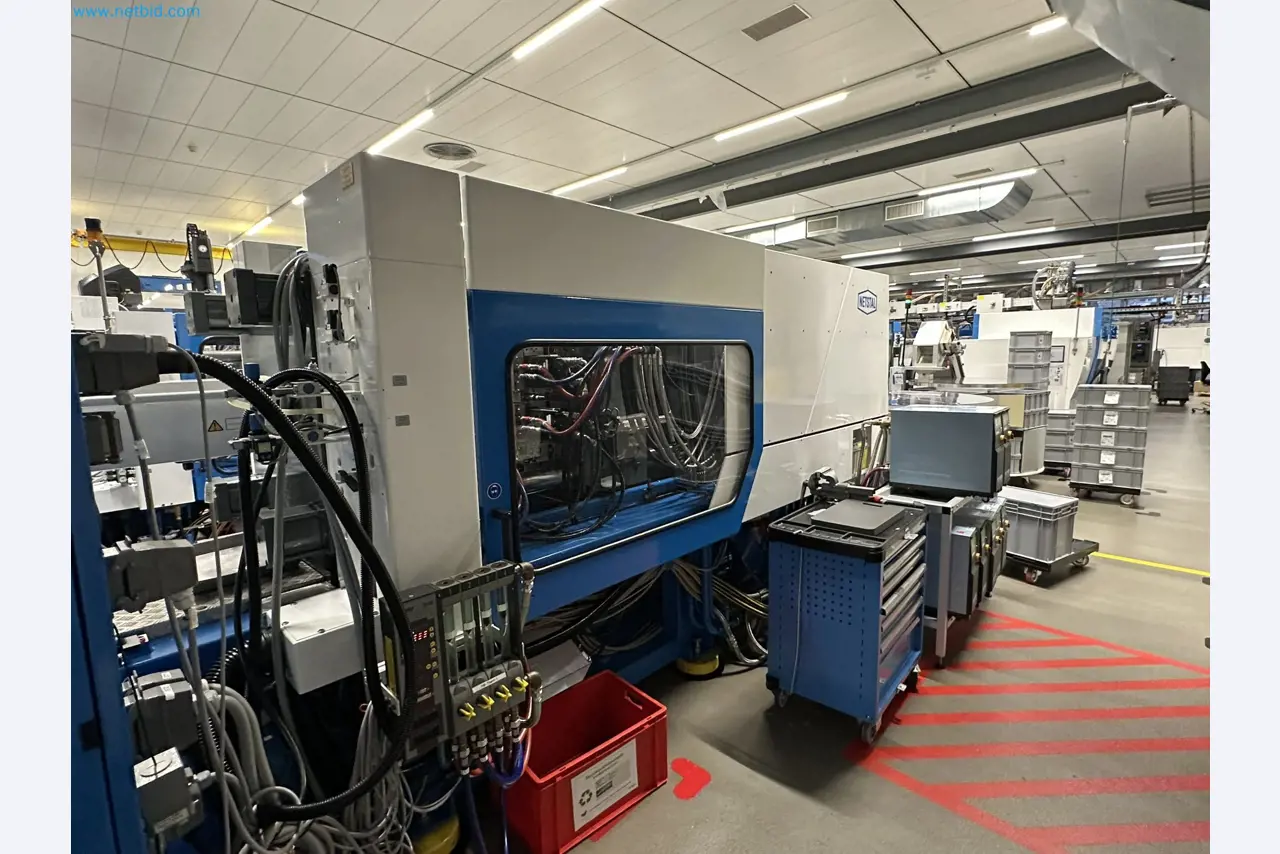Well-maintained injection molding machines from Swiss production-11