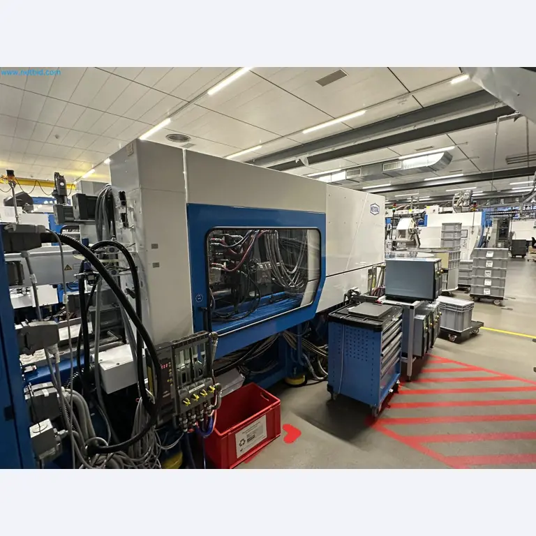Well-maintained injection molding machines from Swiss production-11