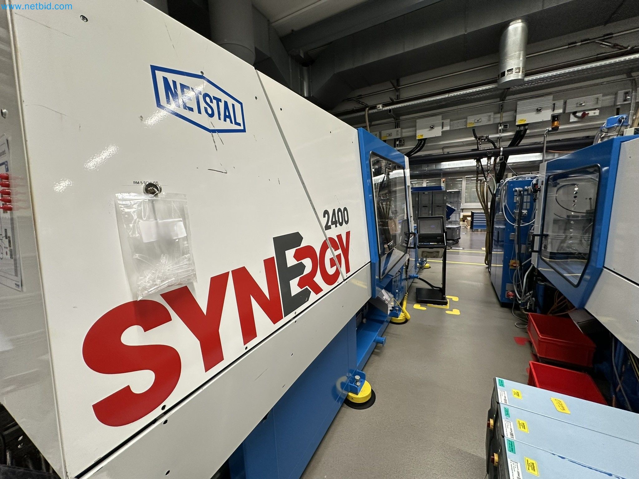 Well-maintained injection molding machines from Swiss production-2