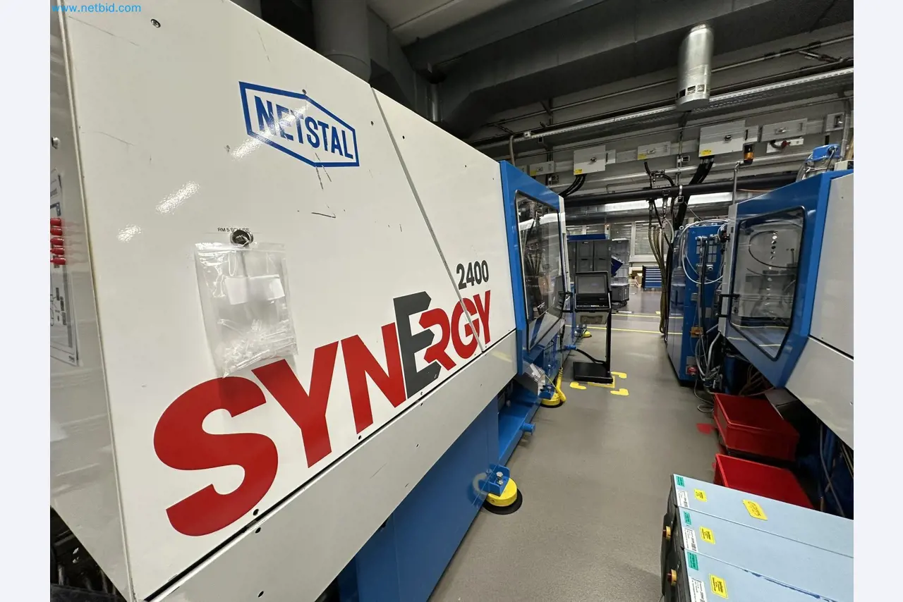 Well-maintained injection molding machines from Swiss production-2