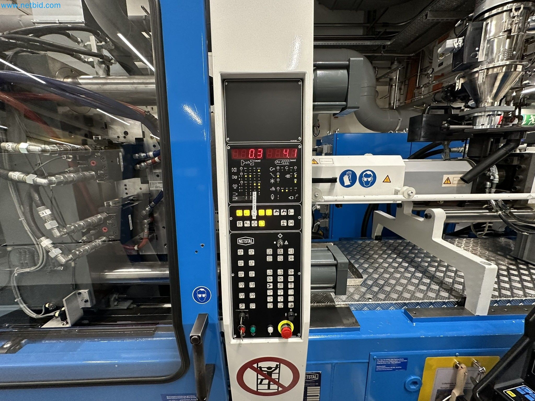 Well-maintained injection molding machines from Swiss production-4