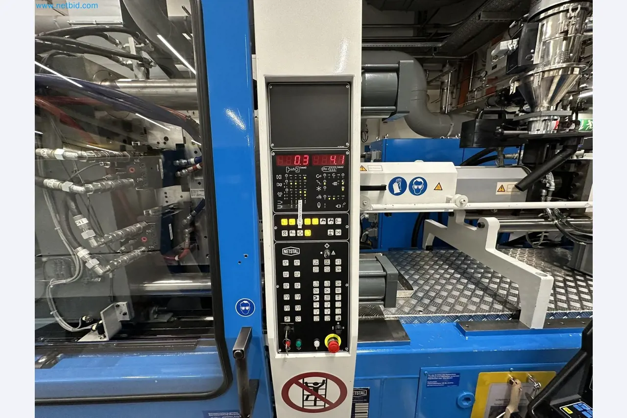 Well-maintained injection molding machines from Swiss production-4