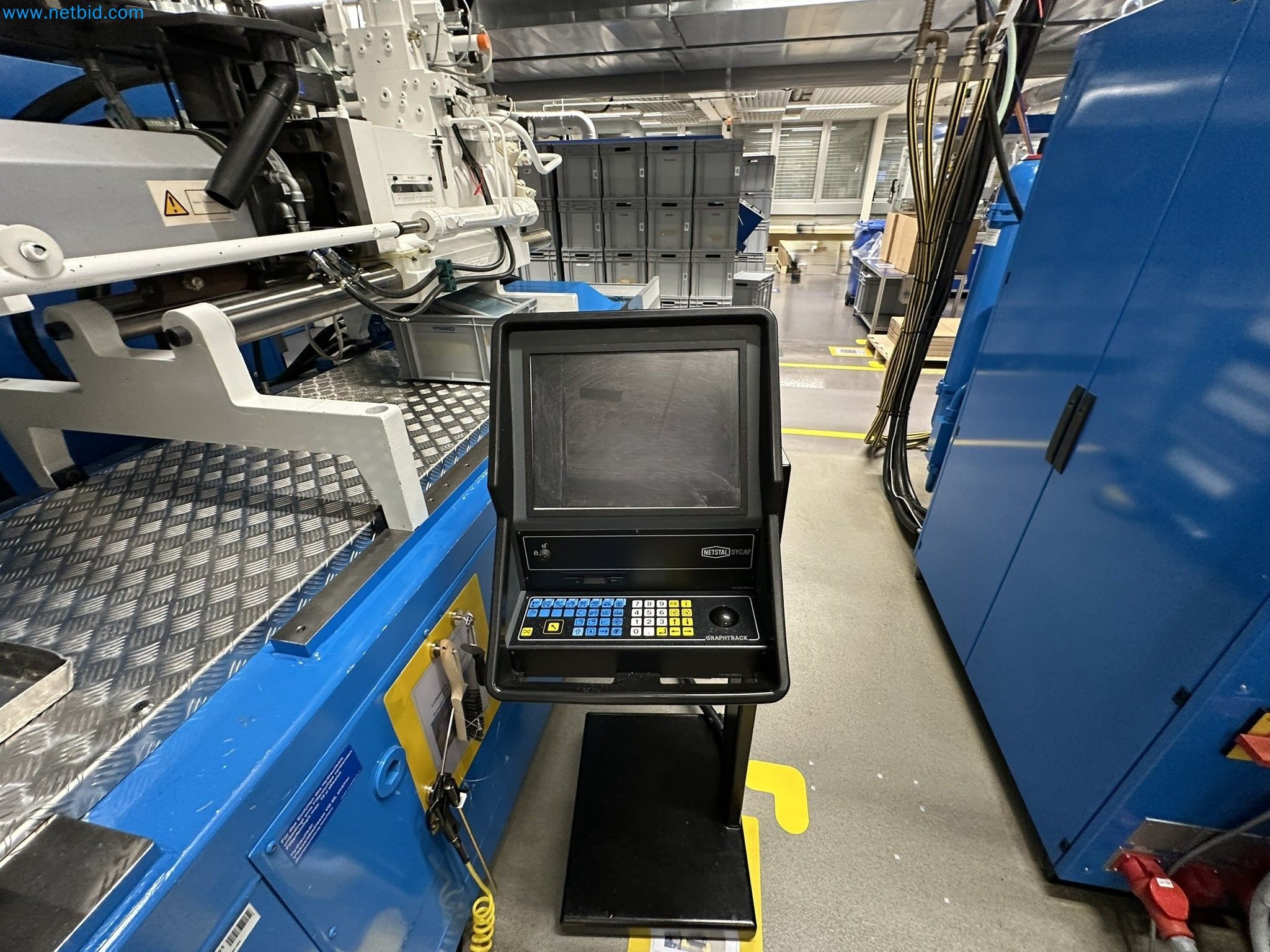 Well-maintained injection molding machines from Swiss production-5