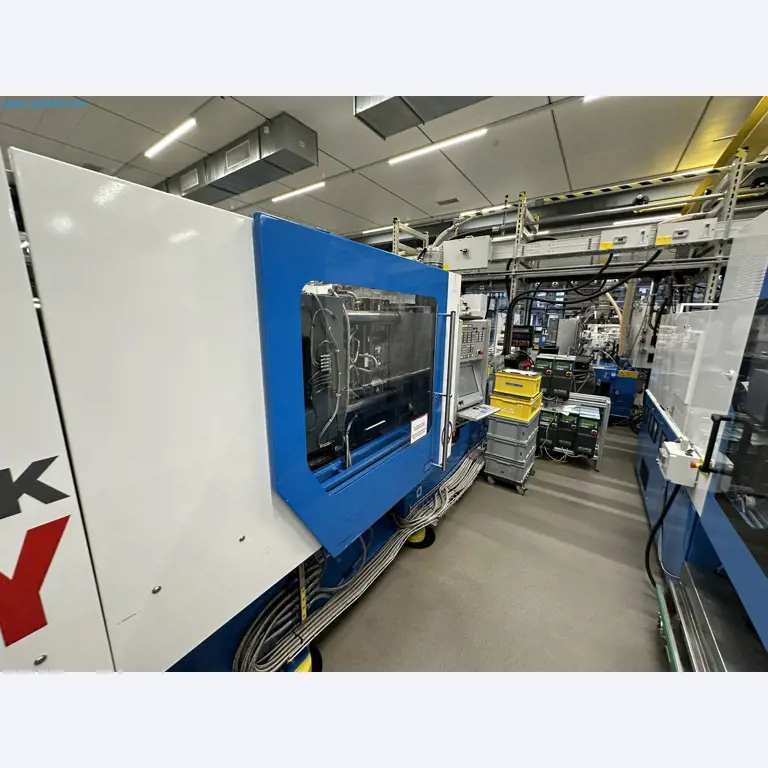 Well-maintained injection molding machines from Swiss production-3