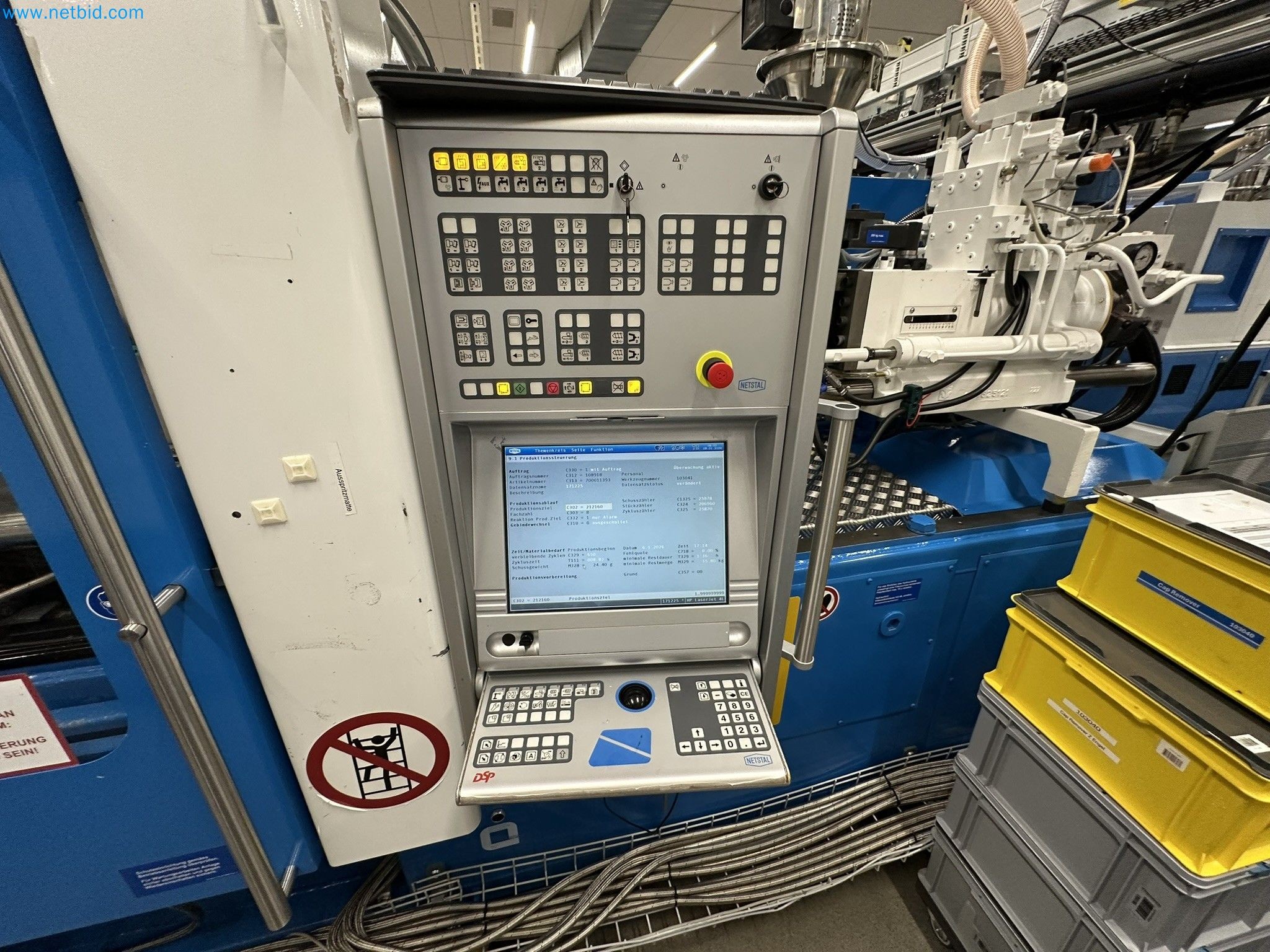 Well-maintained injection molding machines from Swiss production-4