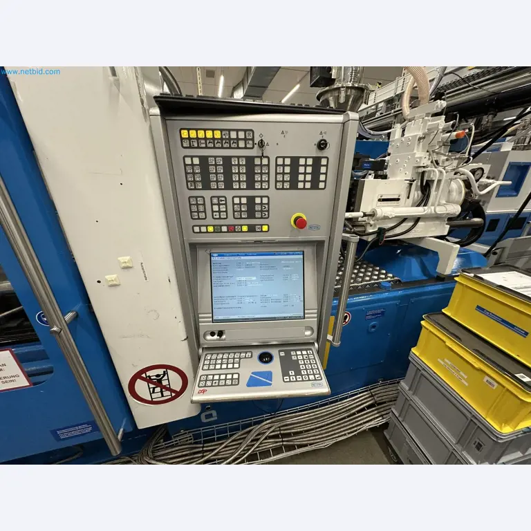 Well-maintained injection molding machines from Swiss production-4