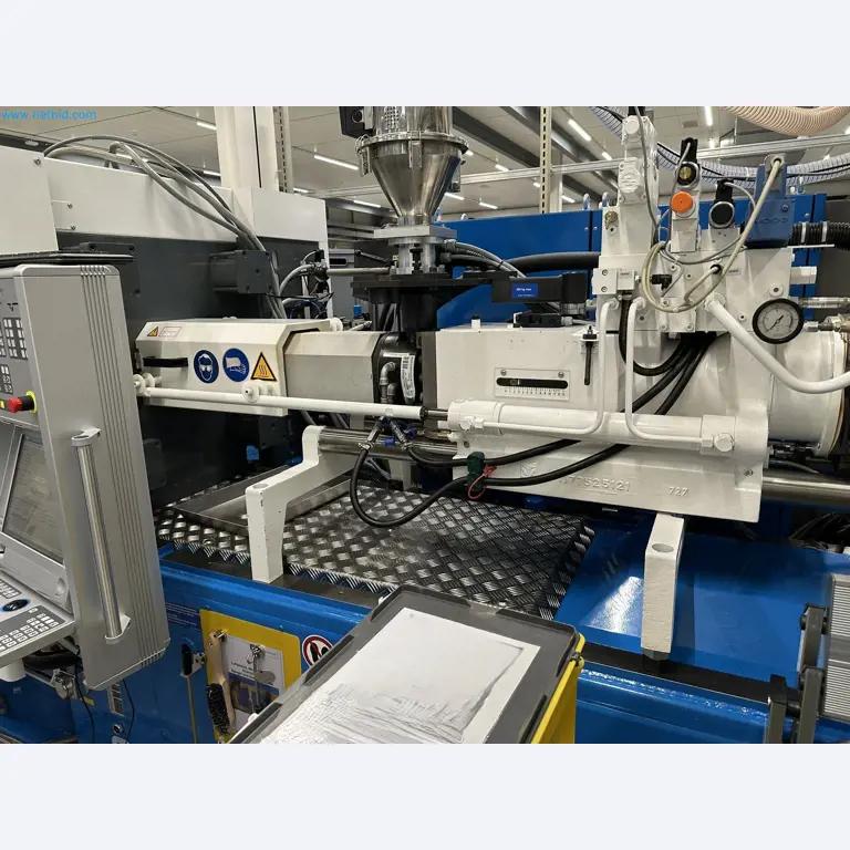 Well-maintained injection molding machines from Swiss production-7
