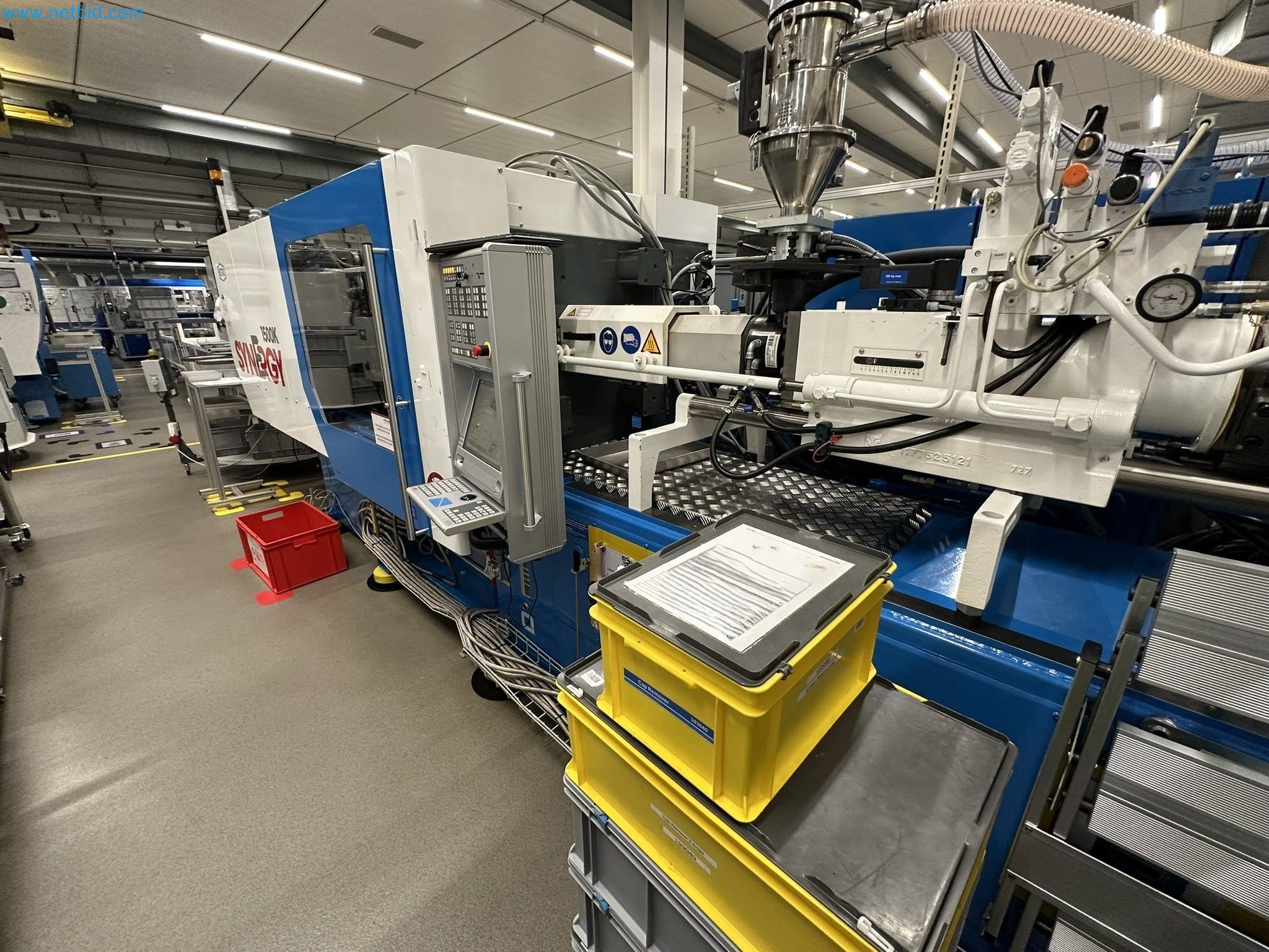 Well-maintained injection molding machines from Swiss production-8