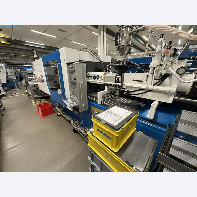 Well-maintained injection molding machines from Swiss production-8