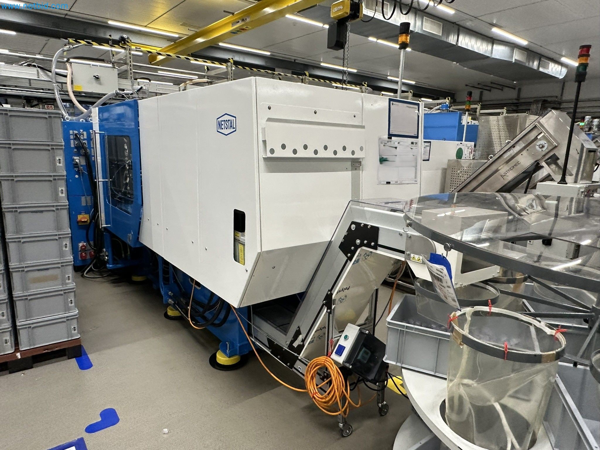 Well-maintained injection molding machines from Swiss production-9