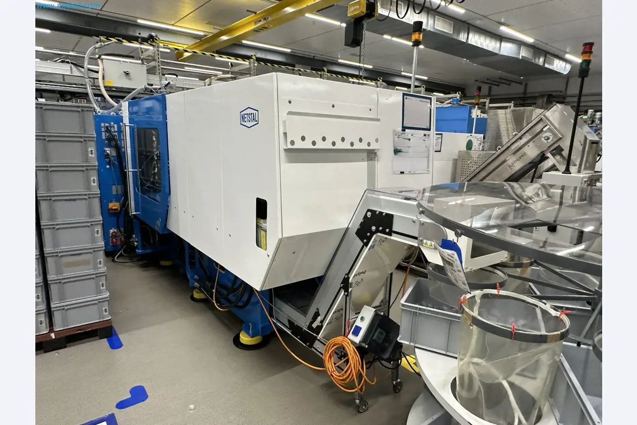 Well-maintained injection molding machines from Swiss production-9