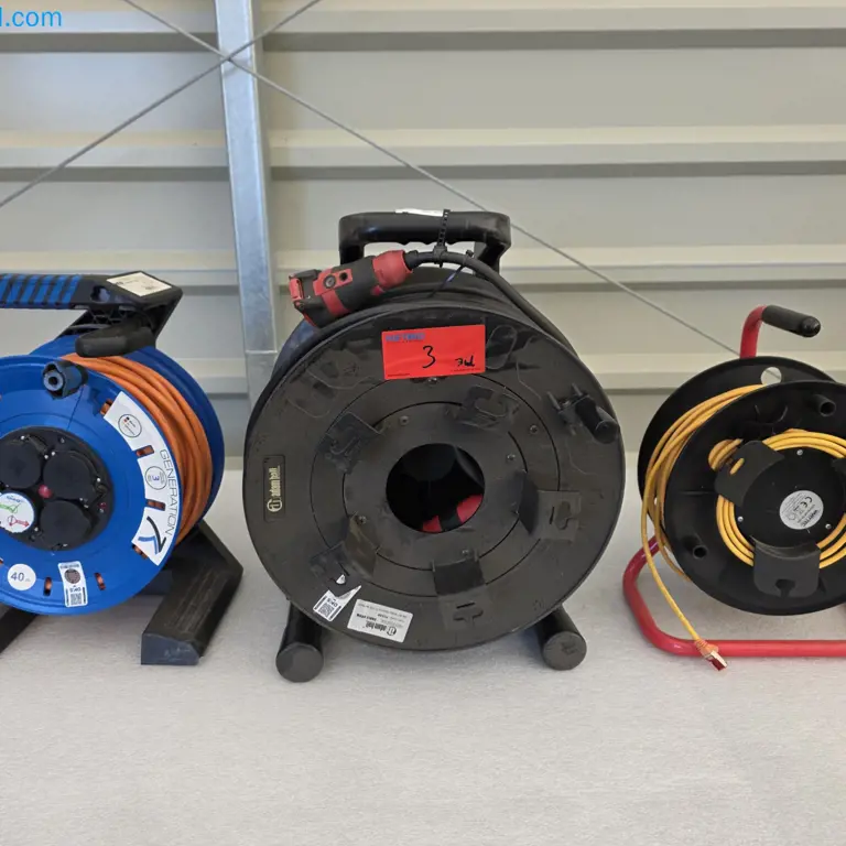 1 Posten Podaljševalni kabel ADAM HALL/HEDI