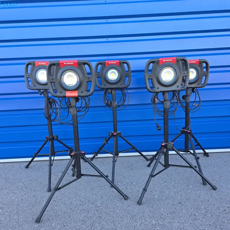 1 Posten Elementi razsvetljave FACOM 777 SPOT BT