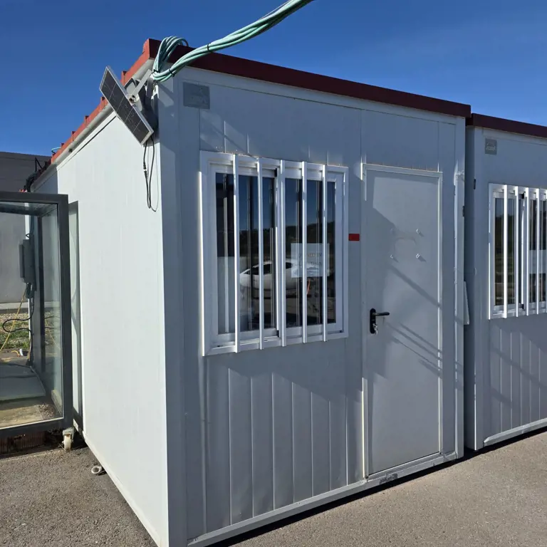 Prefabrikovaná kabina na staveništi AT MODULAR