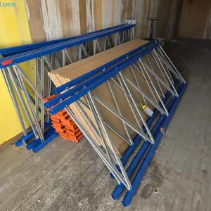 1  Demontirani paletni regali