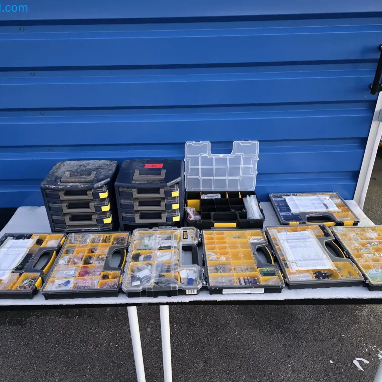 1 Posten Skrzynki asortymentowe z materiałami eksploatacyjnymi