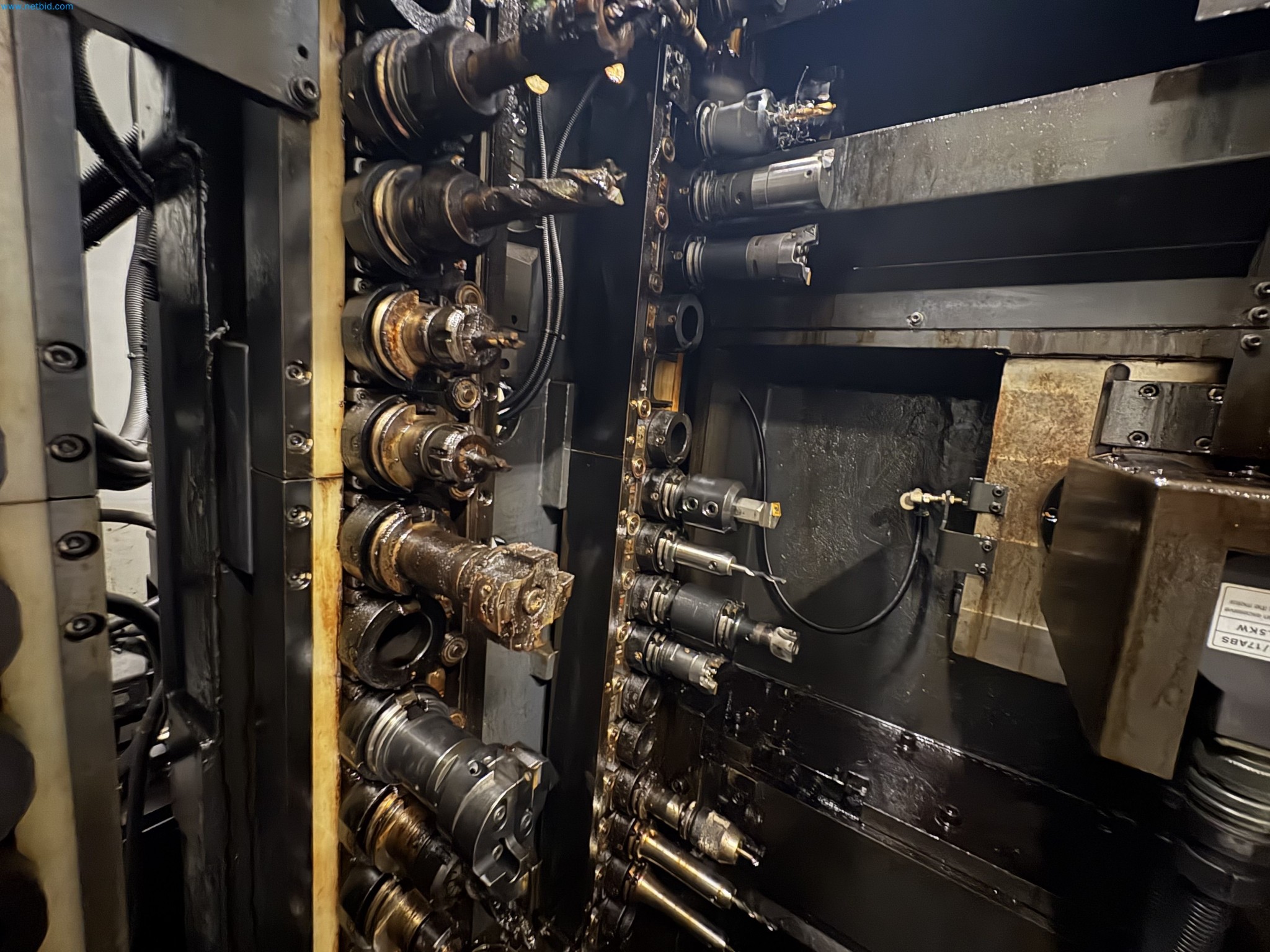 Metallbearbeitungsmaschinen aus der Umstrukturierung des Maschinenparks in Belgien-21