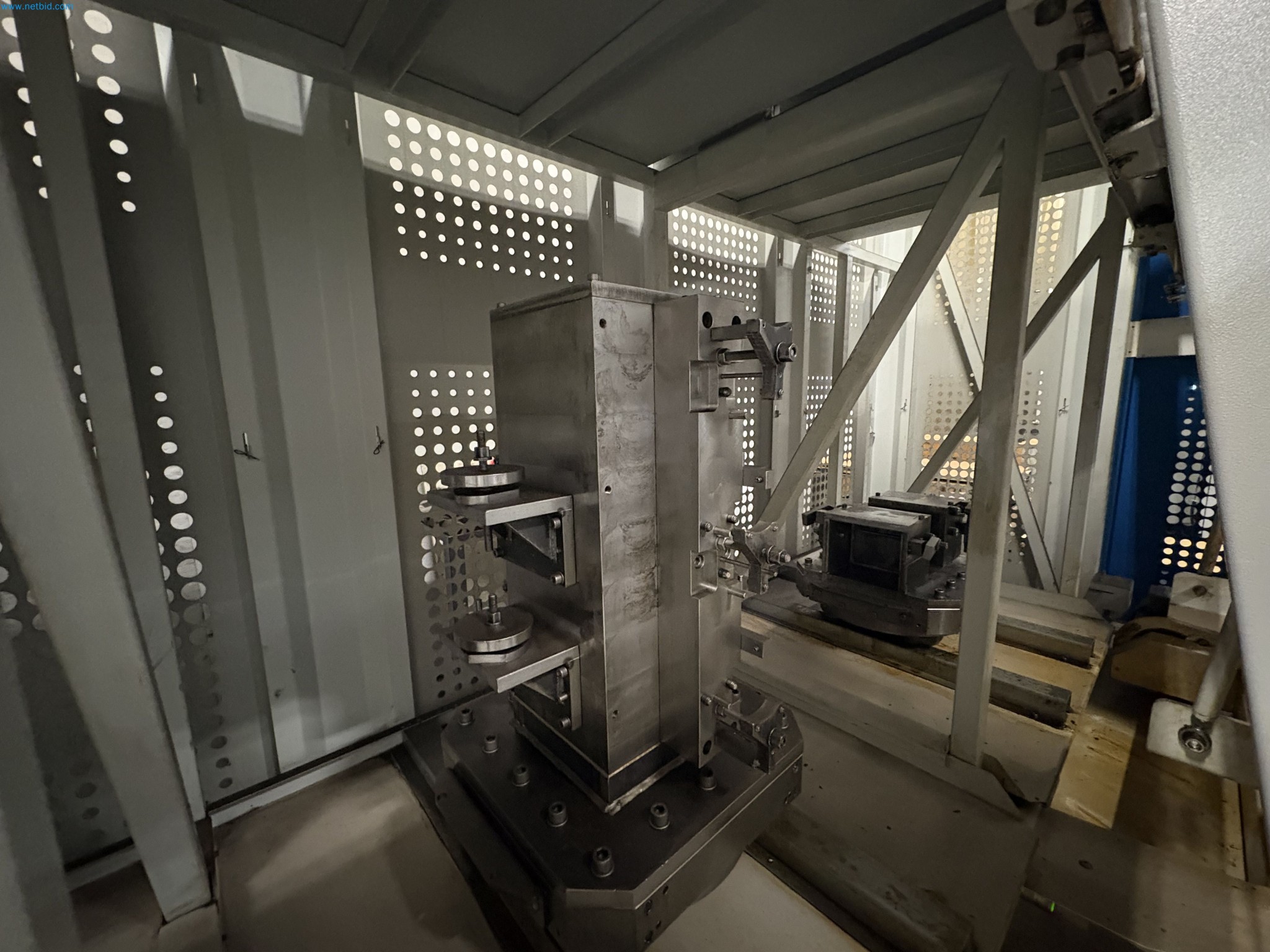 Metallbearbeitungsmaschinen aus der Umstrukturierung des Maschinenparks in Belgien-37