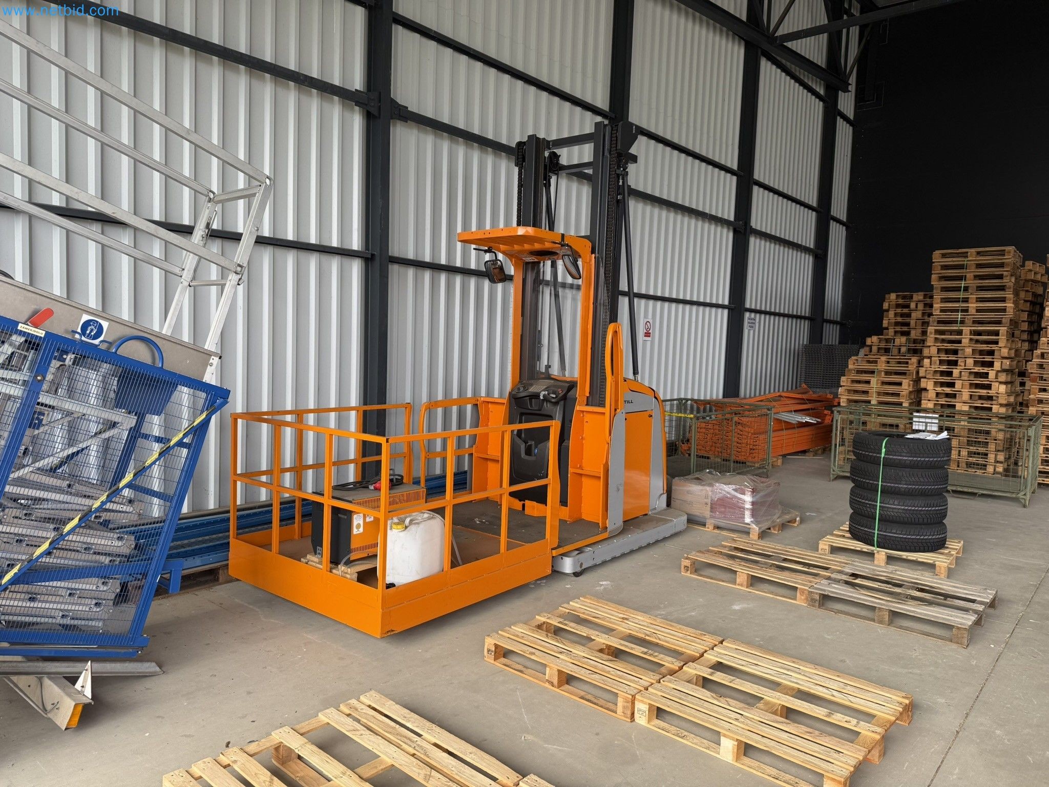  Industrial robots and metalworking machines in the Czech Republic-1