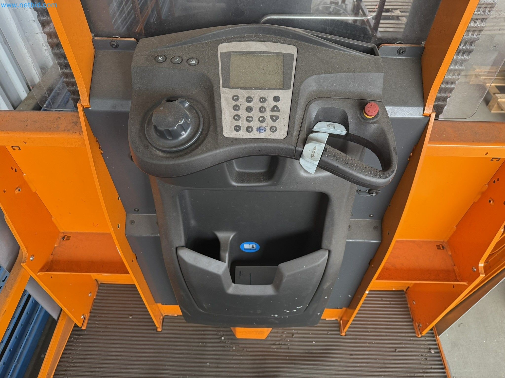  Industrial robots and metalworking machines in the Czech Republic-7