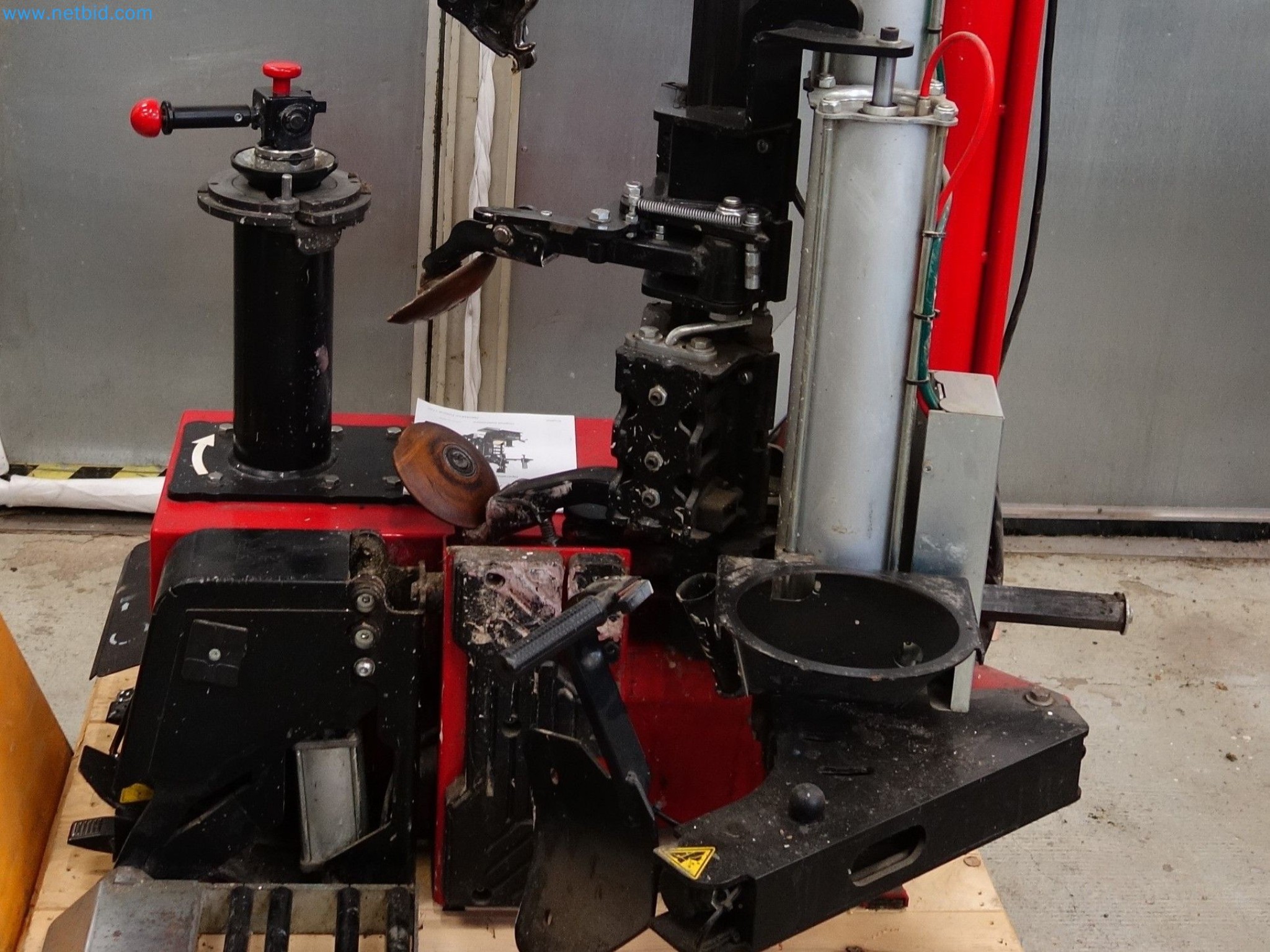  Industrial robots and metalworking machines in the Czech Republic-1