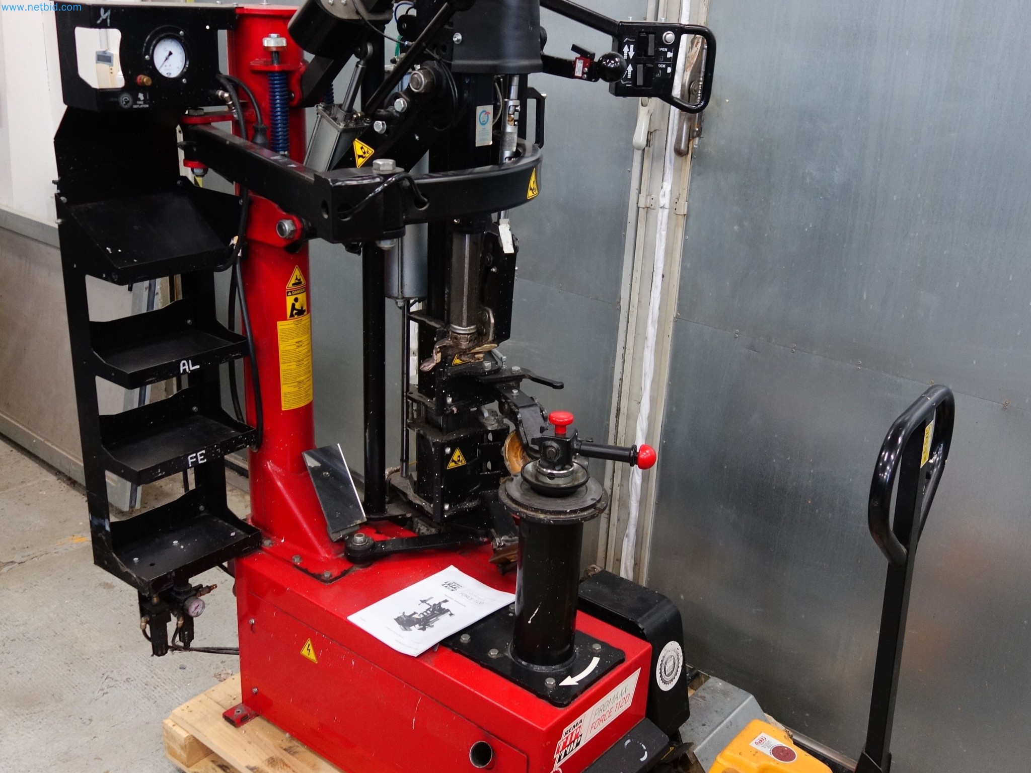  Industrial robots and metalworking machines in the Czech Republic-2