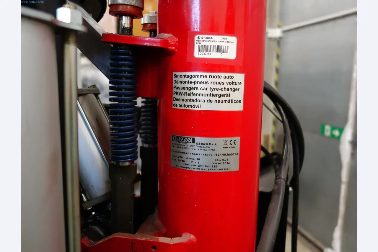 Industrial robots and metalworking machines in the Czech Republic-3