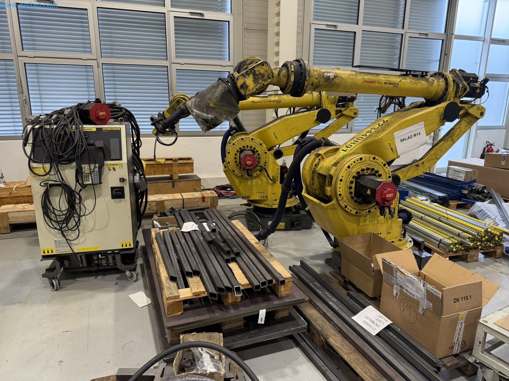  Industrial robots and metalworking machines in the Czech Republic-7